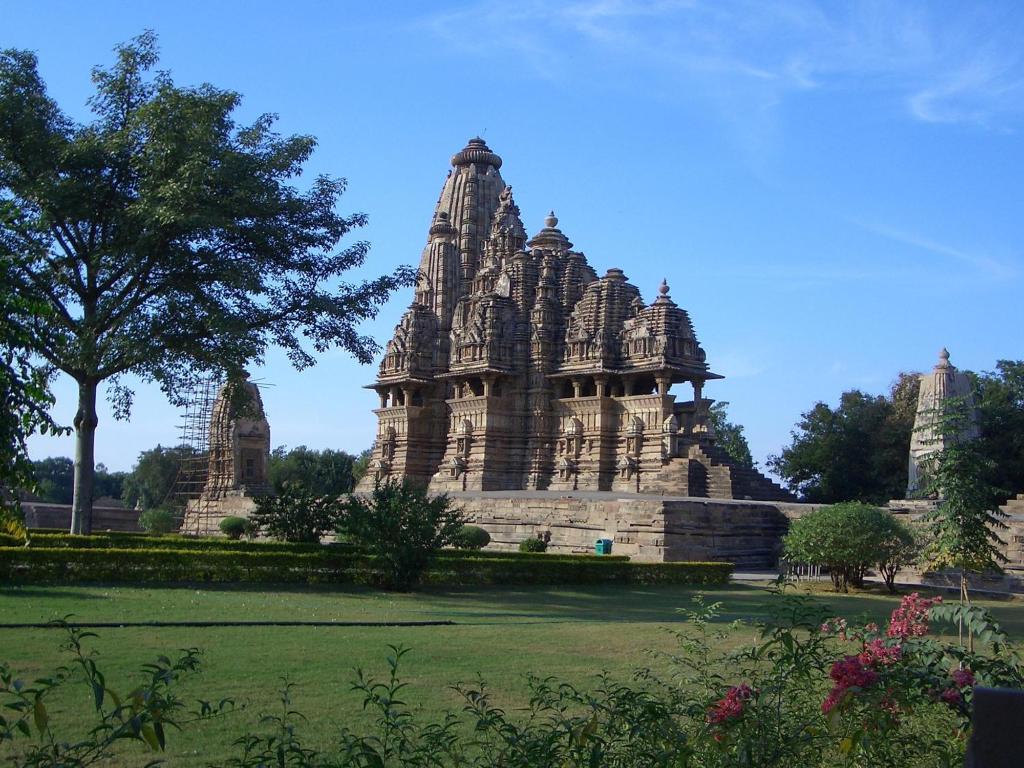 Готель The Lalit Temple View Кгаджураго Екстер'єр фото